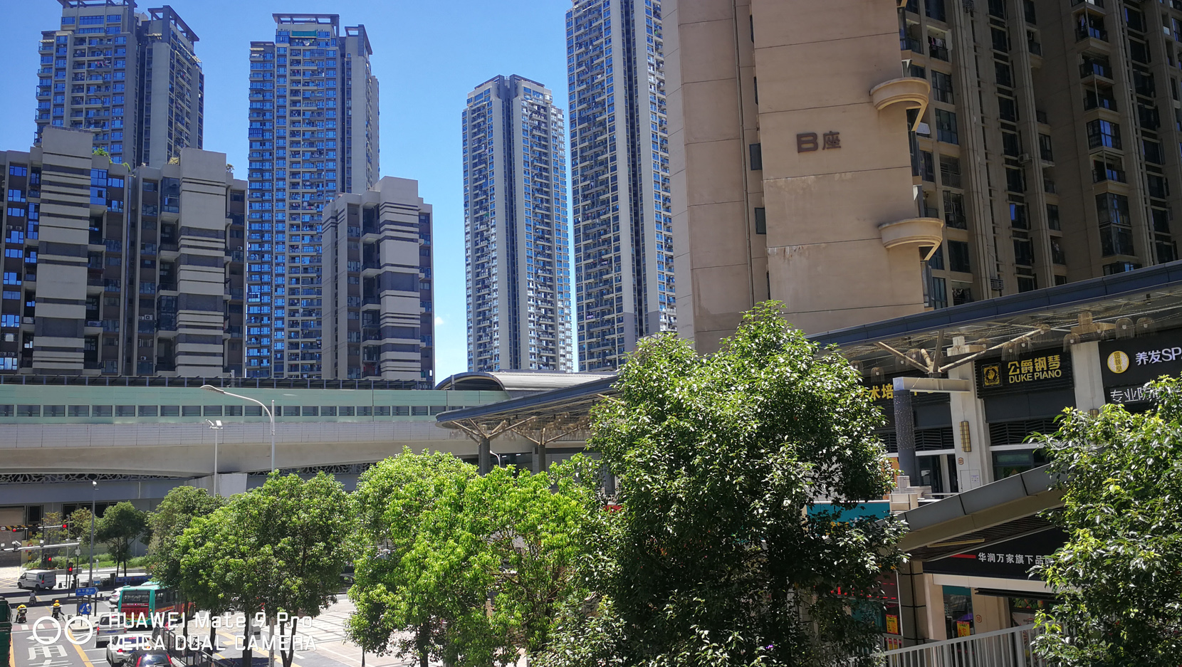 深圳龙华地铁站台