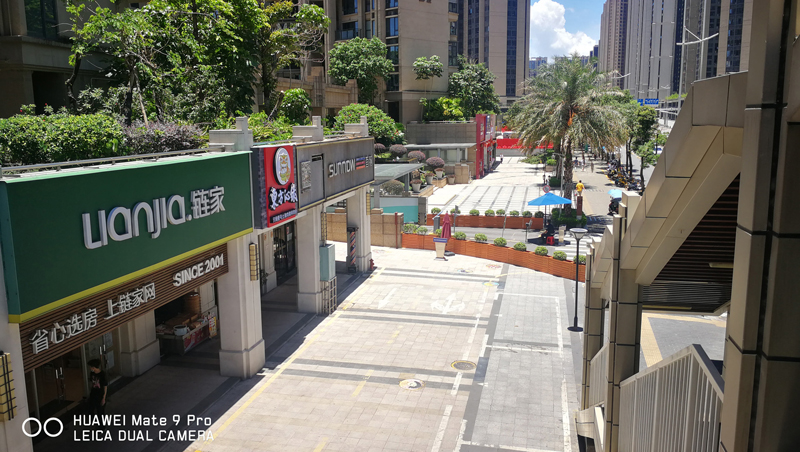 龙华和平里商铺一角