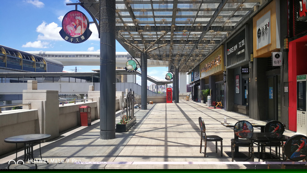 龙华和平里店铺地铁站