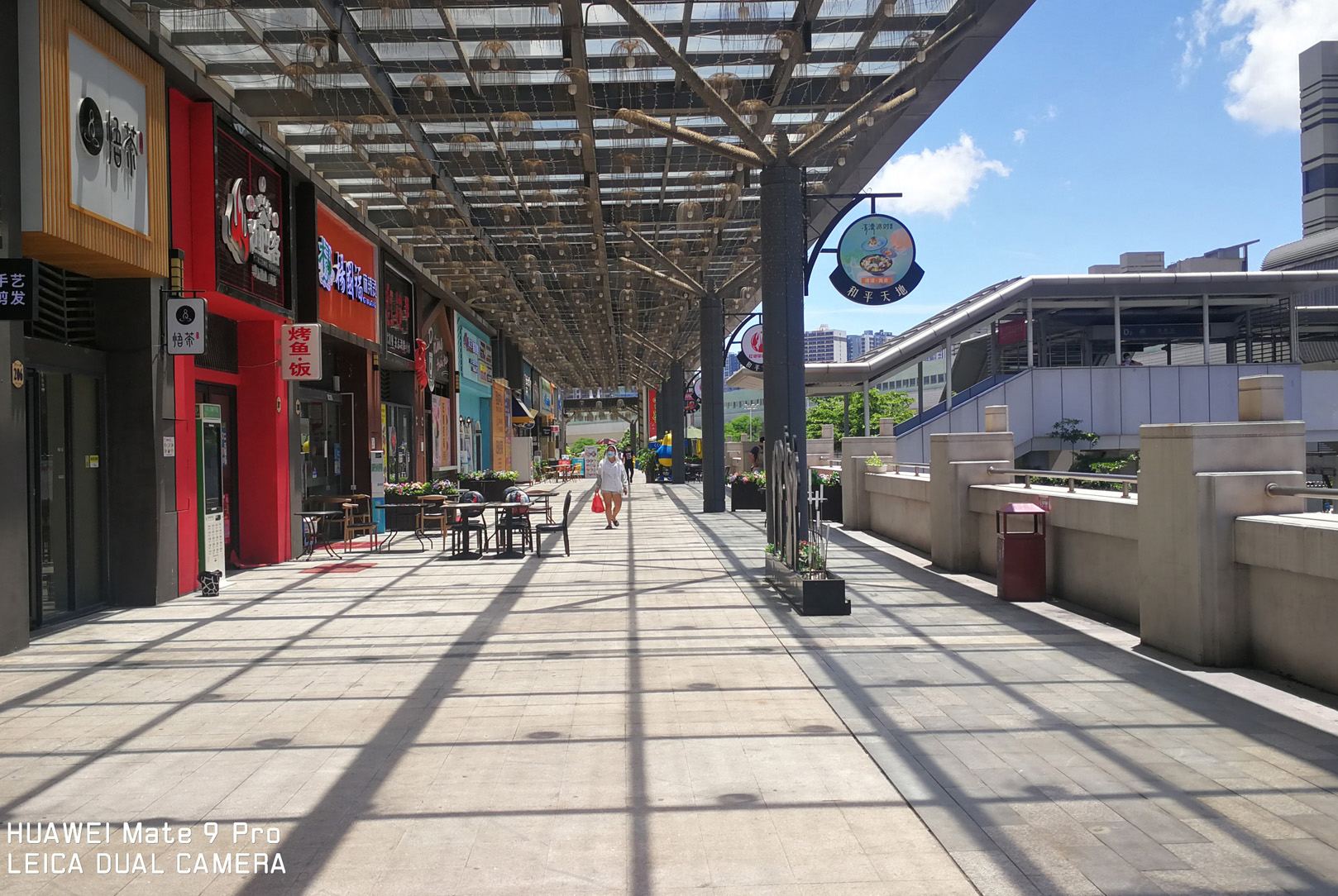 深圳龙华和平里商铺一角